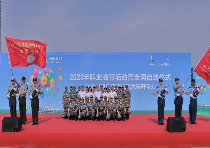 2023.05.14 展军事技能 树威武形象——士官学院在2023年全国职教活动周上展示军体拳1.png