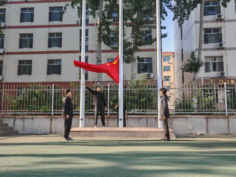 升旗仪式照片.jpg